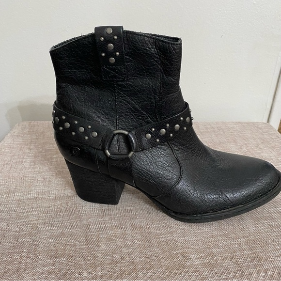 Born Slater Black Leather Studded Heeled Boots Woman’s 7.5 Side Zip Booties - Picture 7 of 10